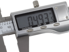 金屬卡尺有哪些優(yōu)點(diǎn)和缺點(diǎn)？深度解析其性能與使用限制