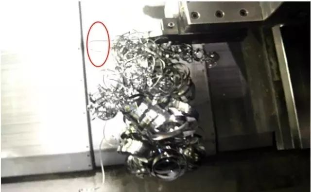 鐵屑總是纏到工件上怎么辦？