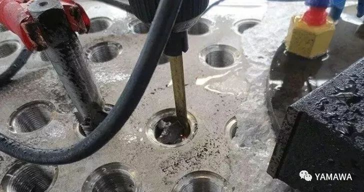 絲錐斷孔里了，怎么取出來？